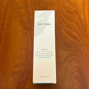 Farmasi aqua restoring gel cleanser
